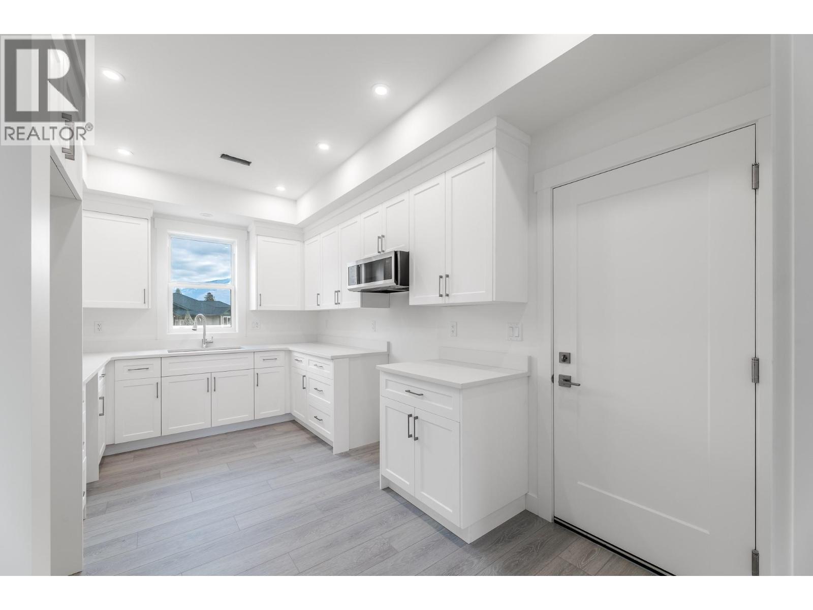 396 11th Avenue, Keremeos