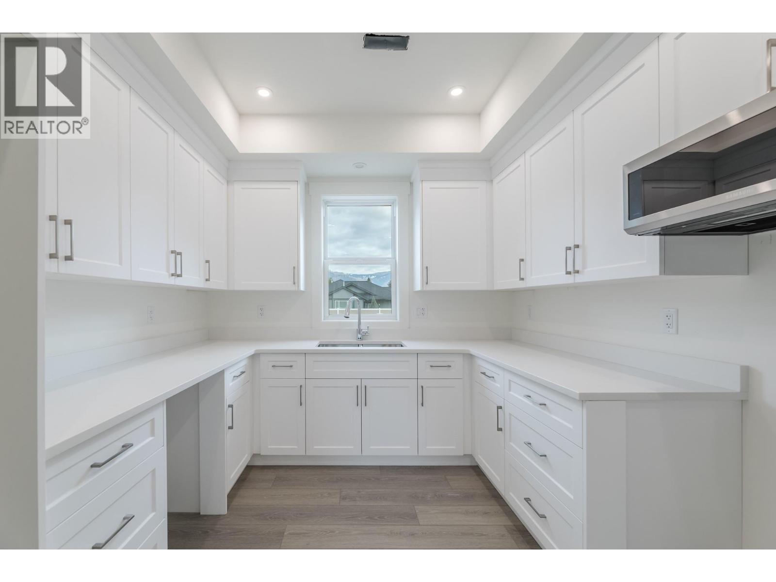 396 11th Avenue, Keremeos