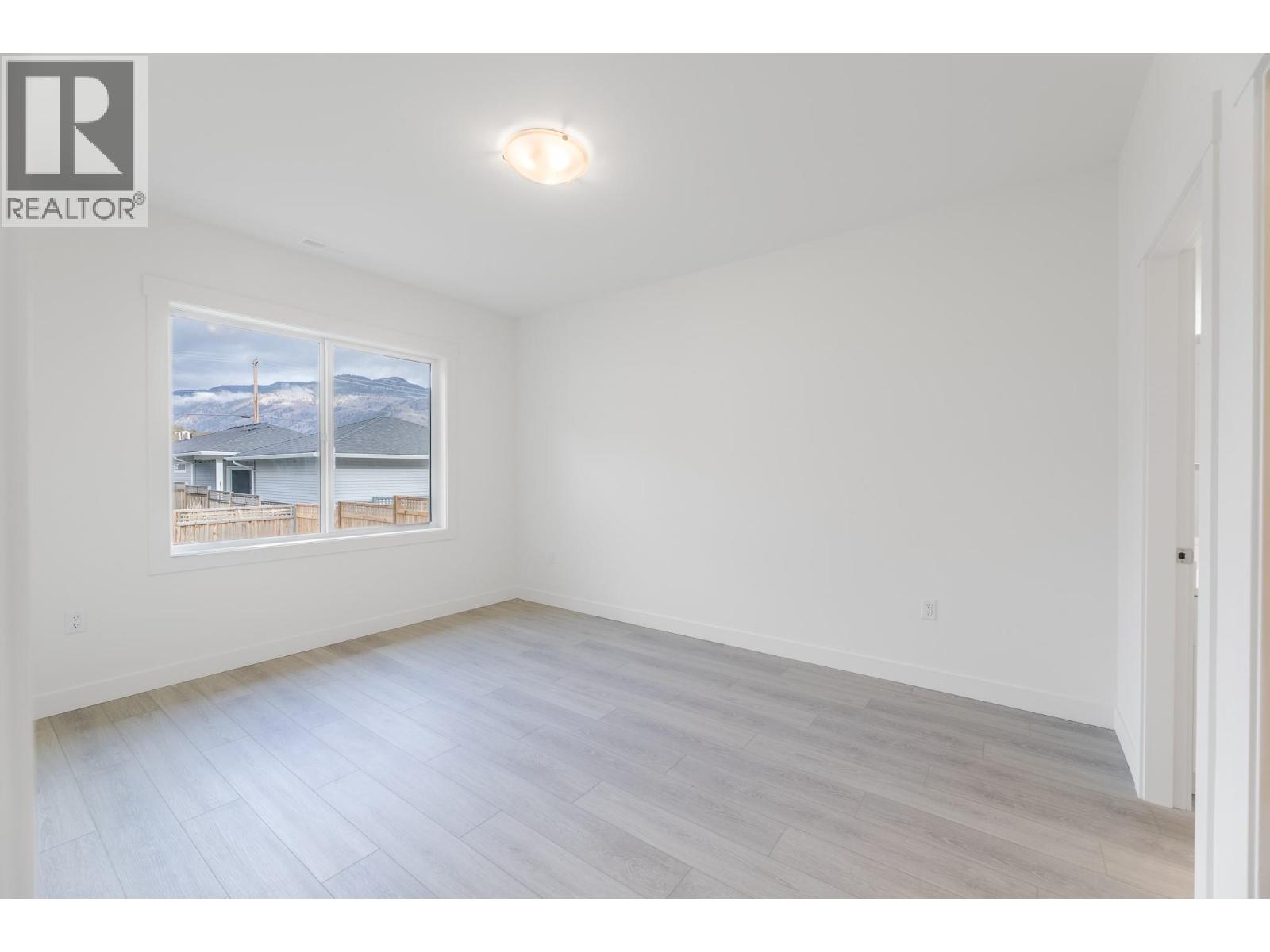 396 11th Avenue, Keremeos