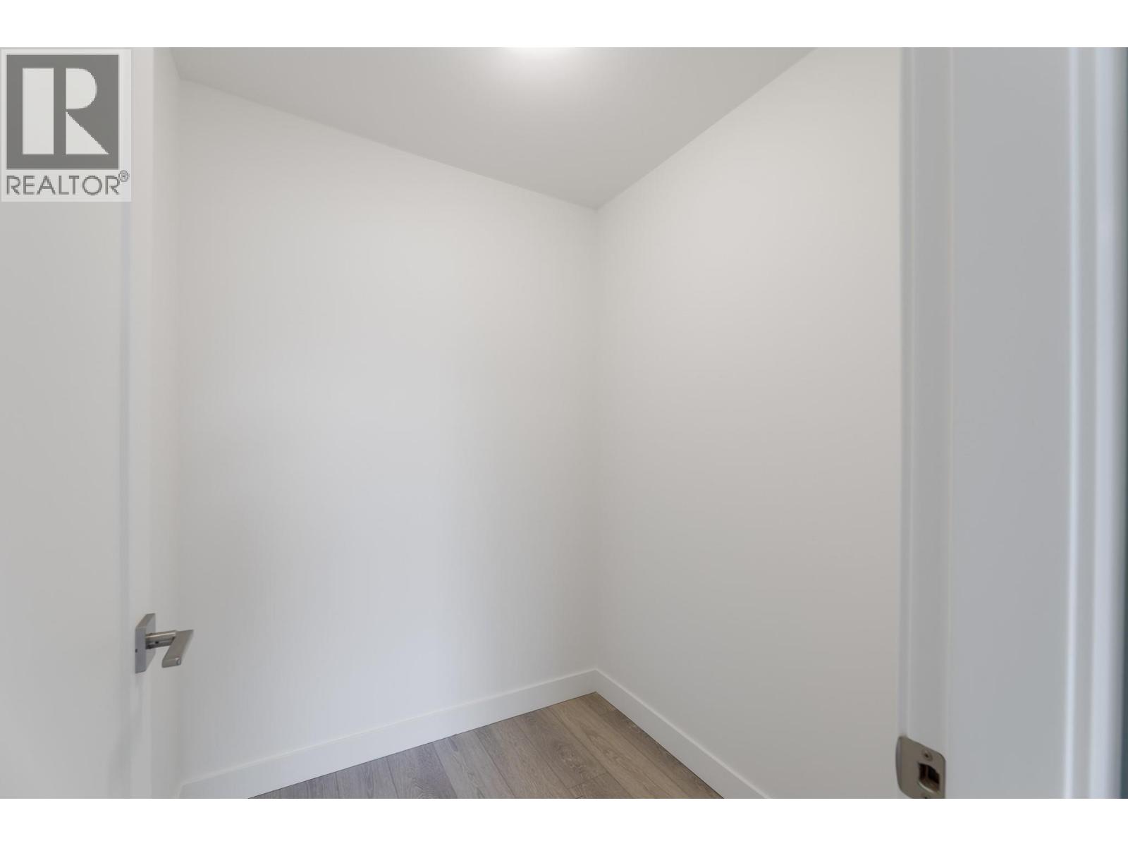 396 11th Avenue, Keremeos