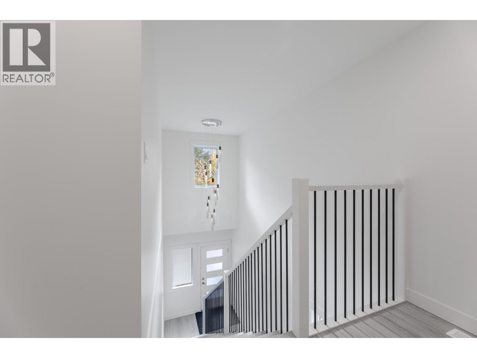 396 11th Avenue, Keremeos