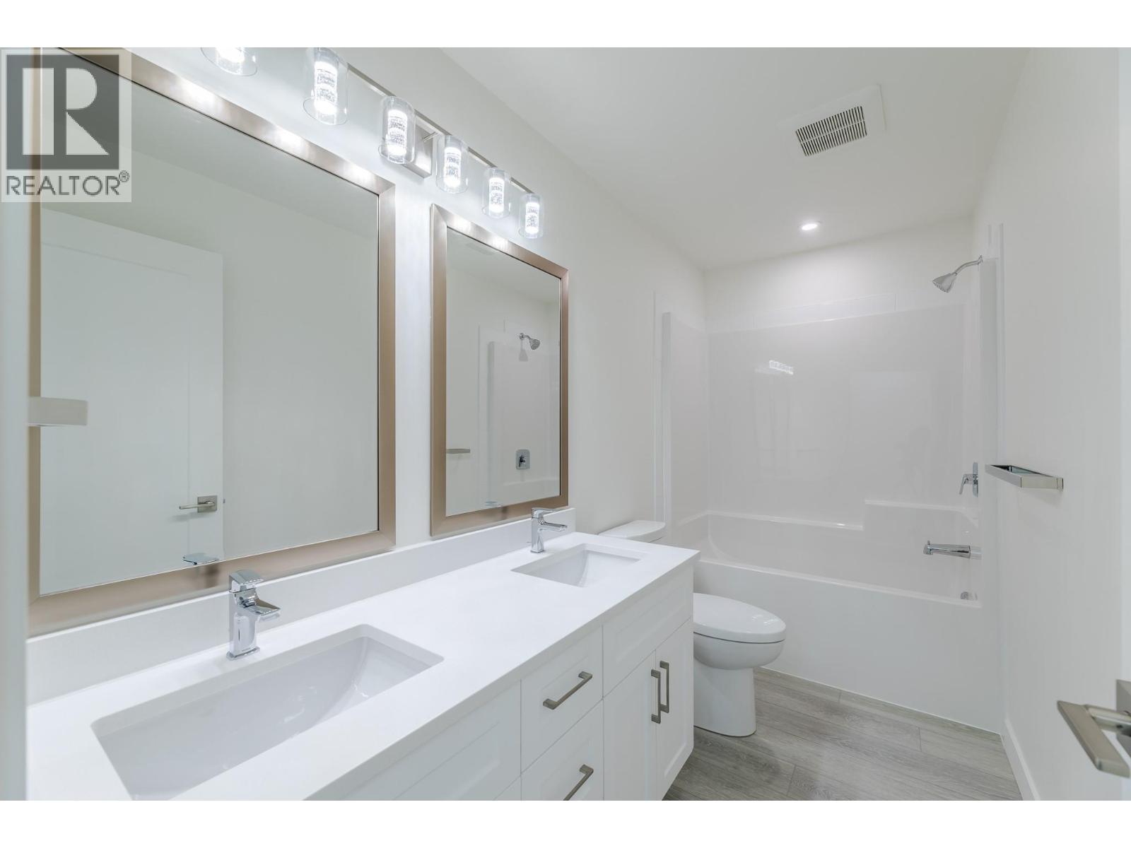 396 11th Avenue, Keremeos