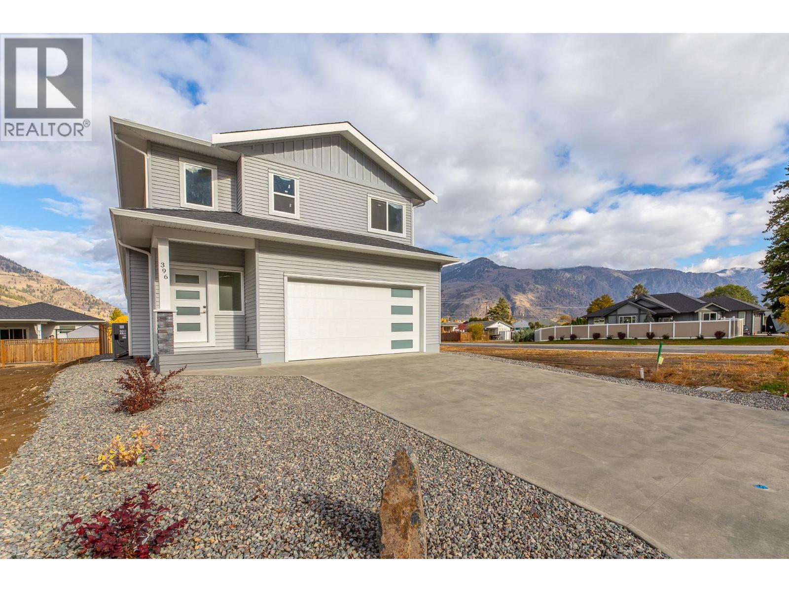 396 11th Avenue, Keremeos