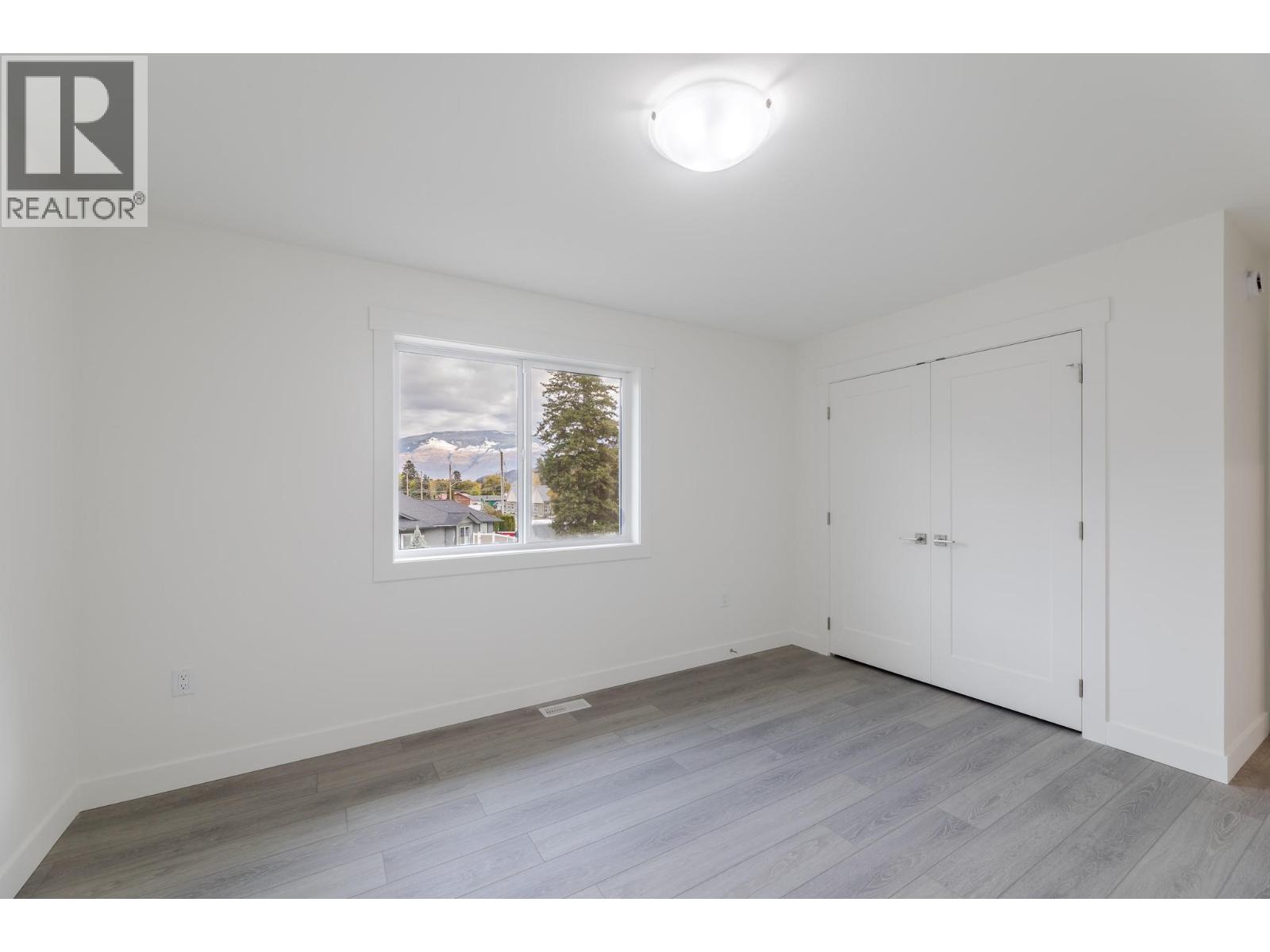 396 11th Avenue, Keremeos