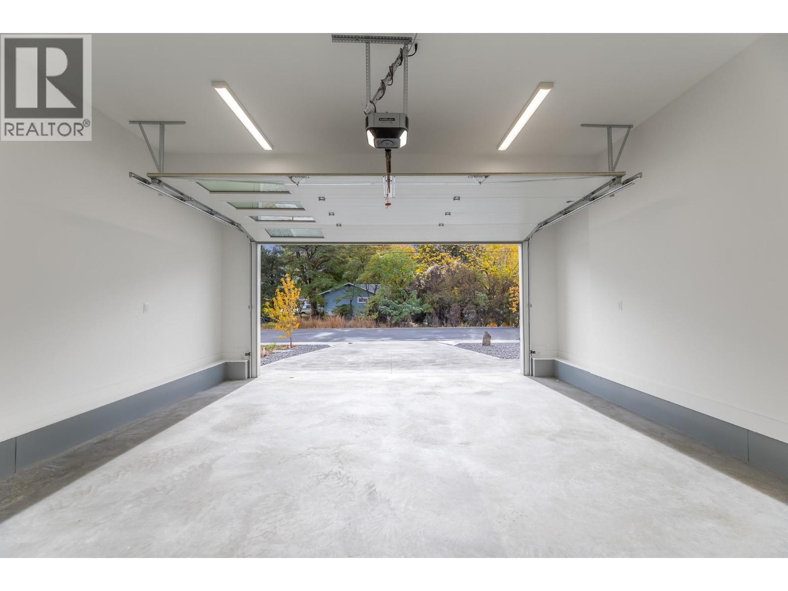 396 11th Avenue, Keremeos