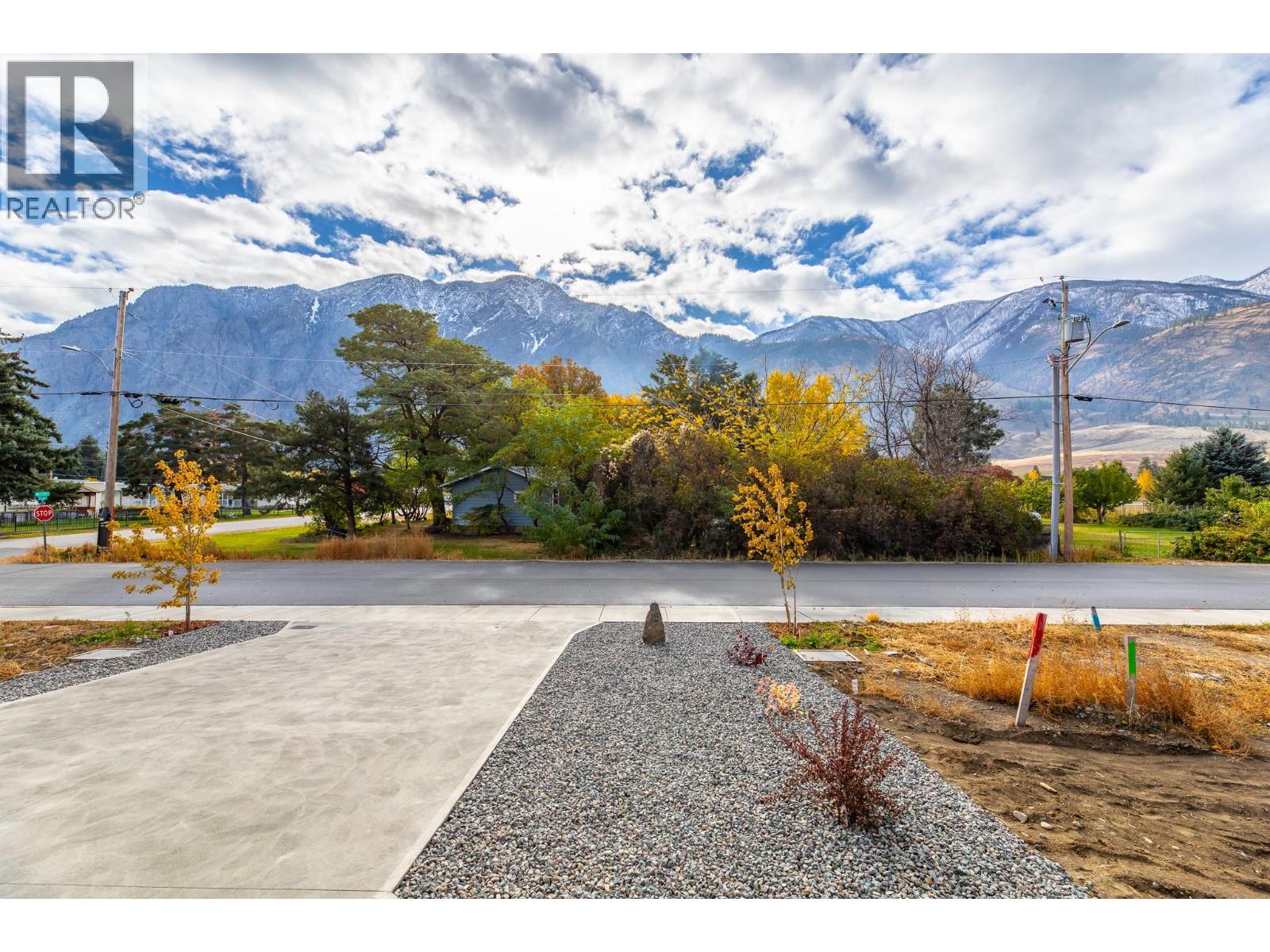 396 11th Avenue, Keremeos