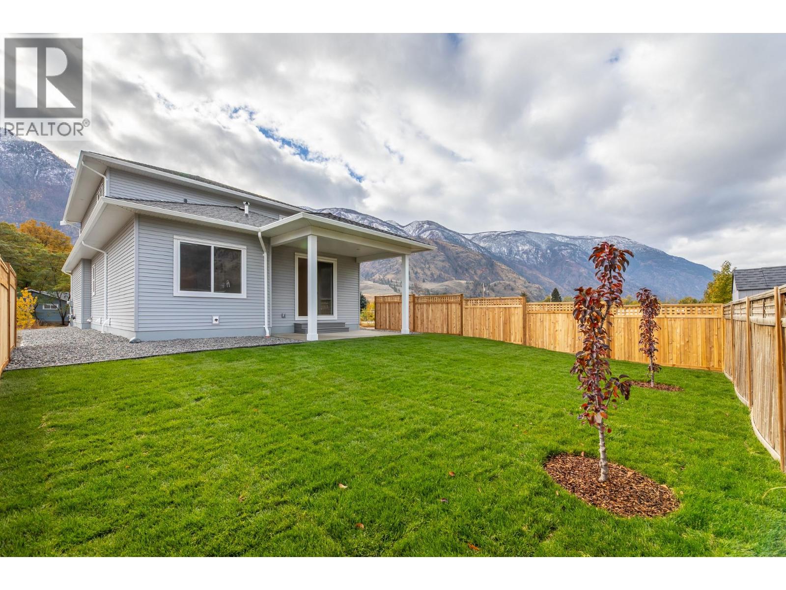 396 11th Avenue, Keremeos