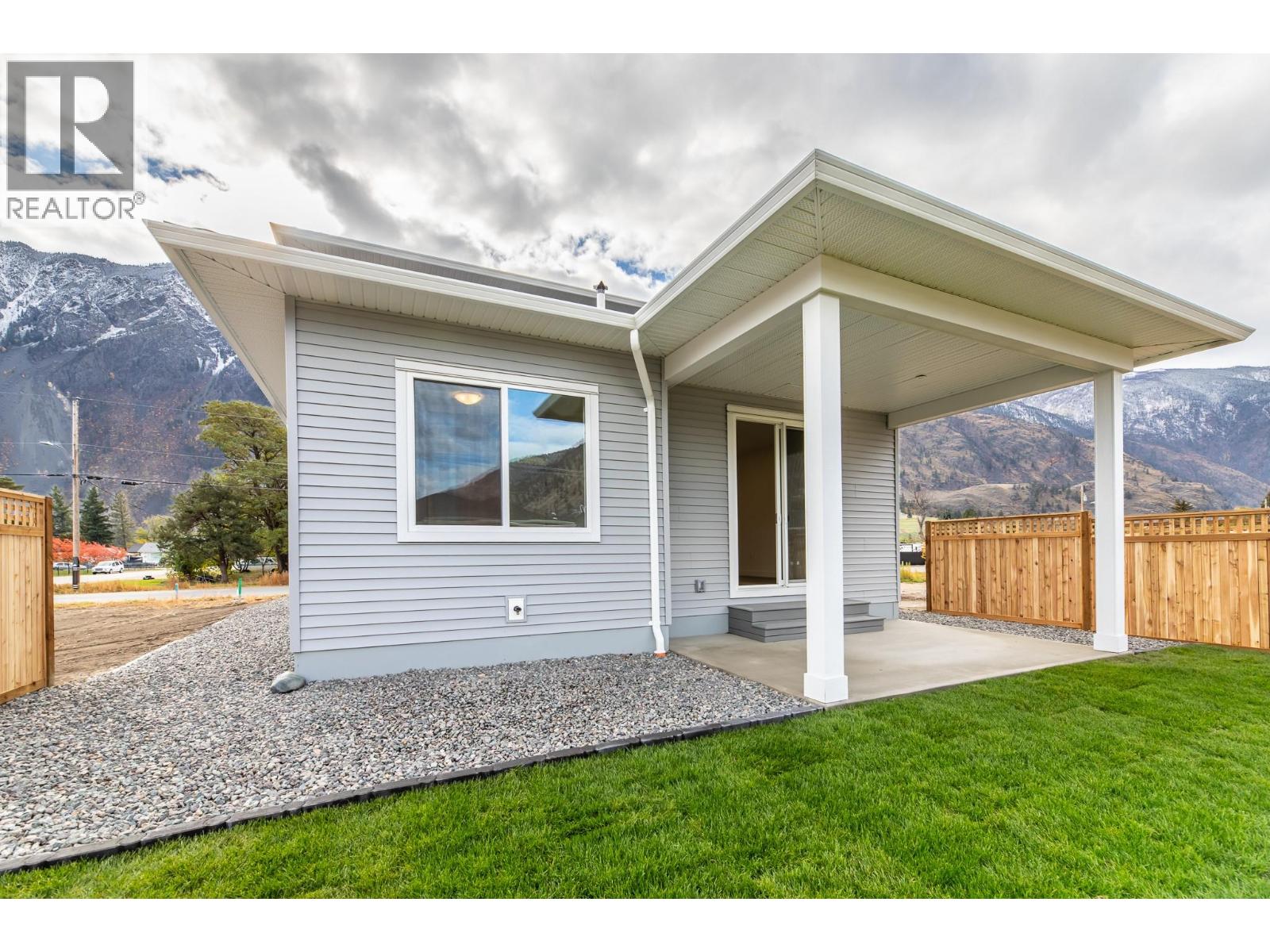 396 11th Avenue, Keremeos