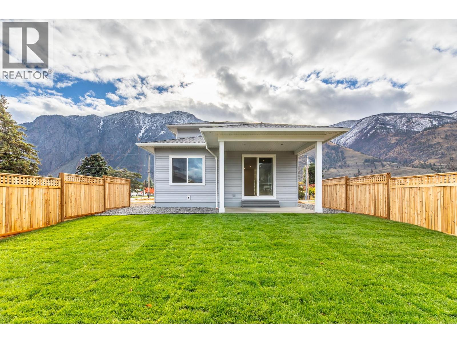 396 11th Avenue, Keremeos