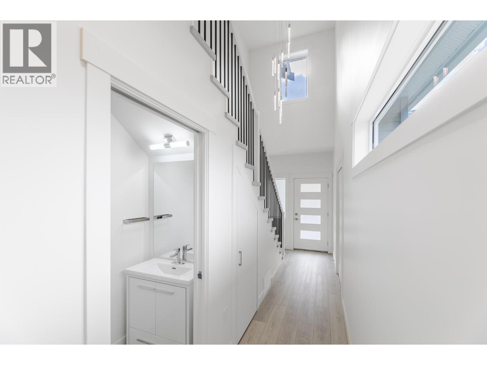 396 11th Avenue, Keremeos