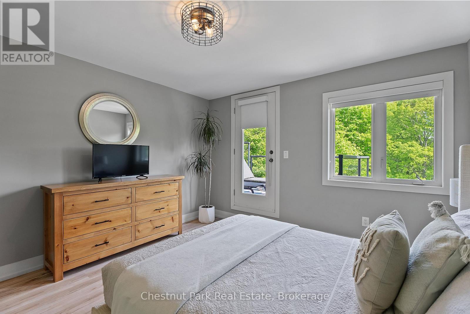 61 ROCKMOUNT CRESCENT - 22