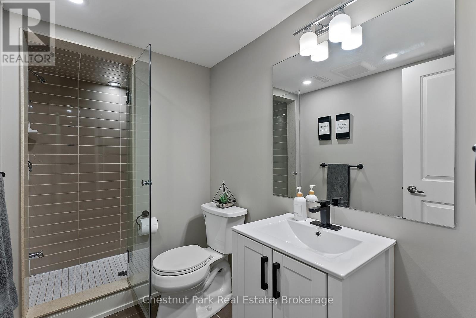 61 ROCKMOUNT CRESCENT - 28