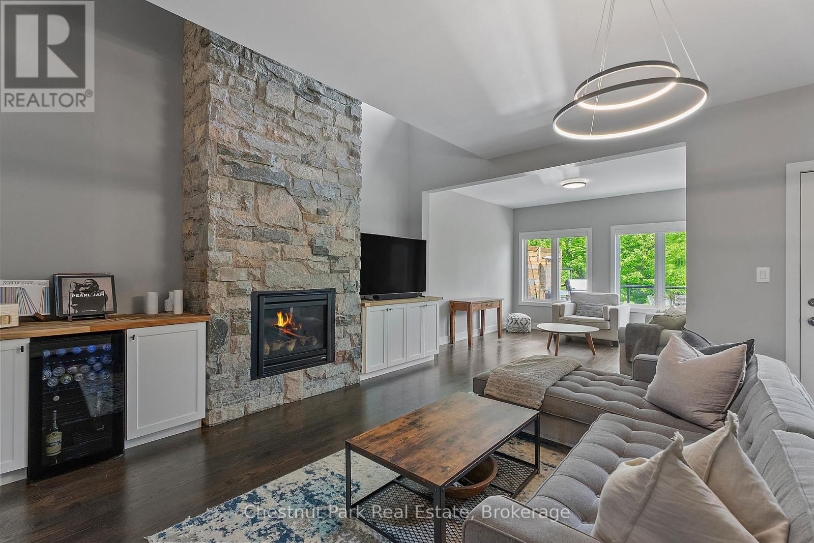 61 ROCKMOUNT CRESCENT - 9