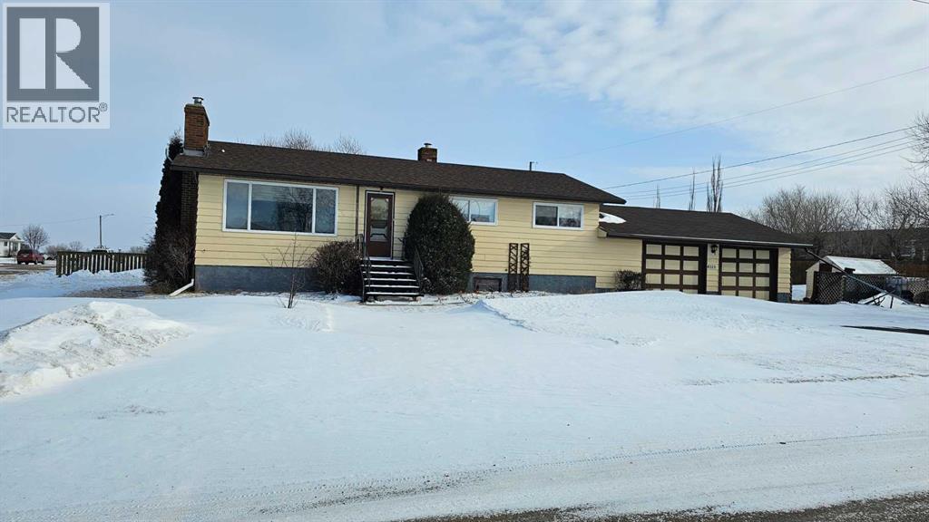 4618 WESTMINSTER Avenue - Main photo, Coronation, Alberta