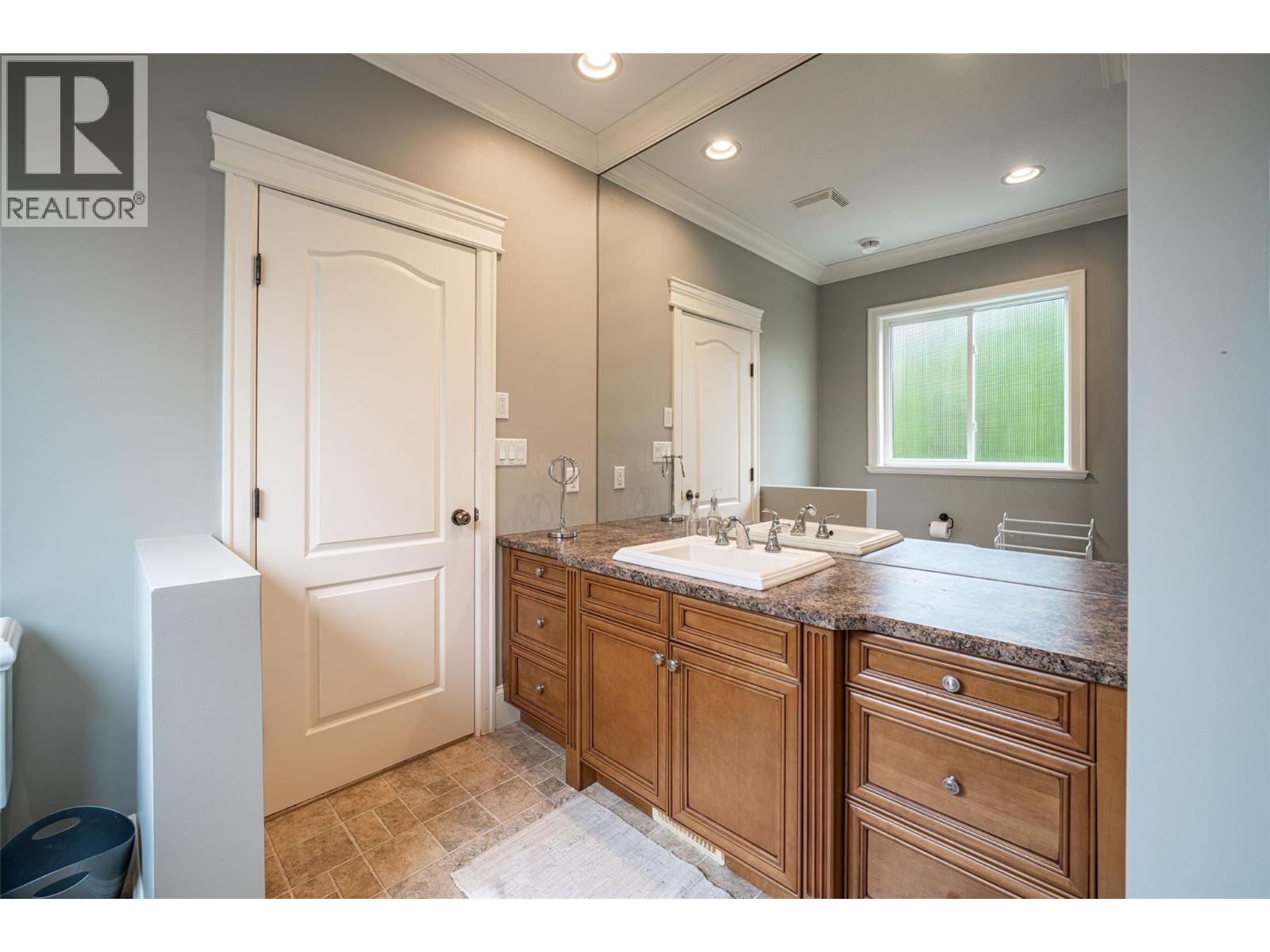 2540 Colony Street, Armstrong