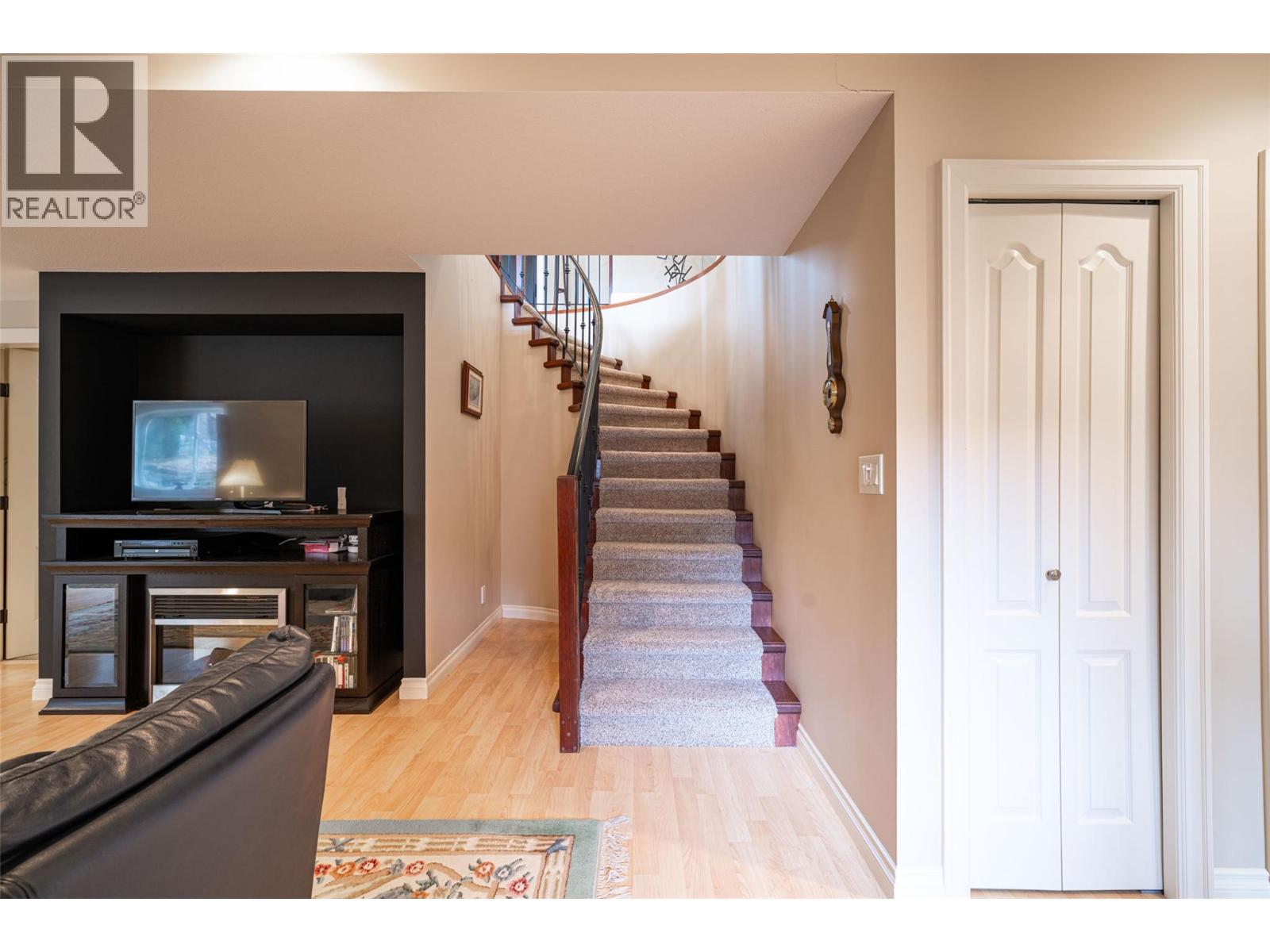 2540 Colony Street, Armstrong