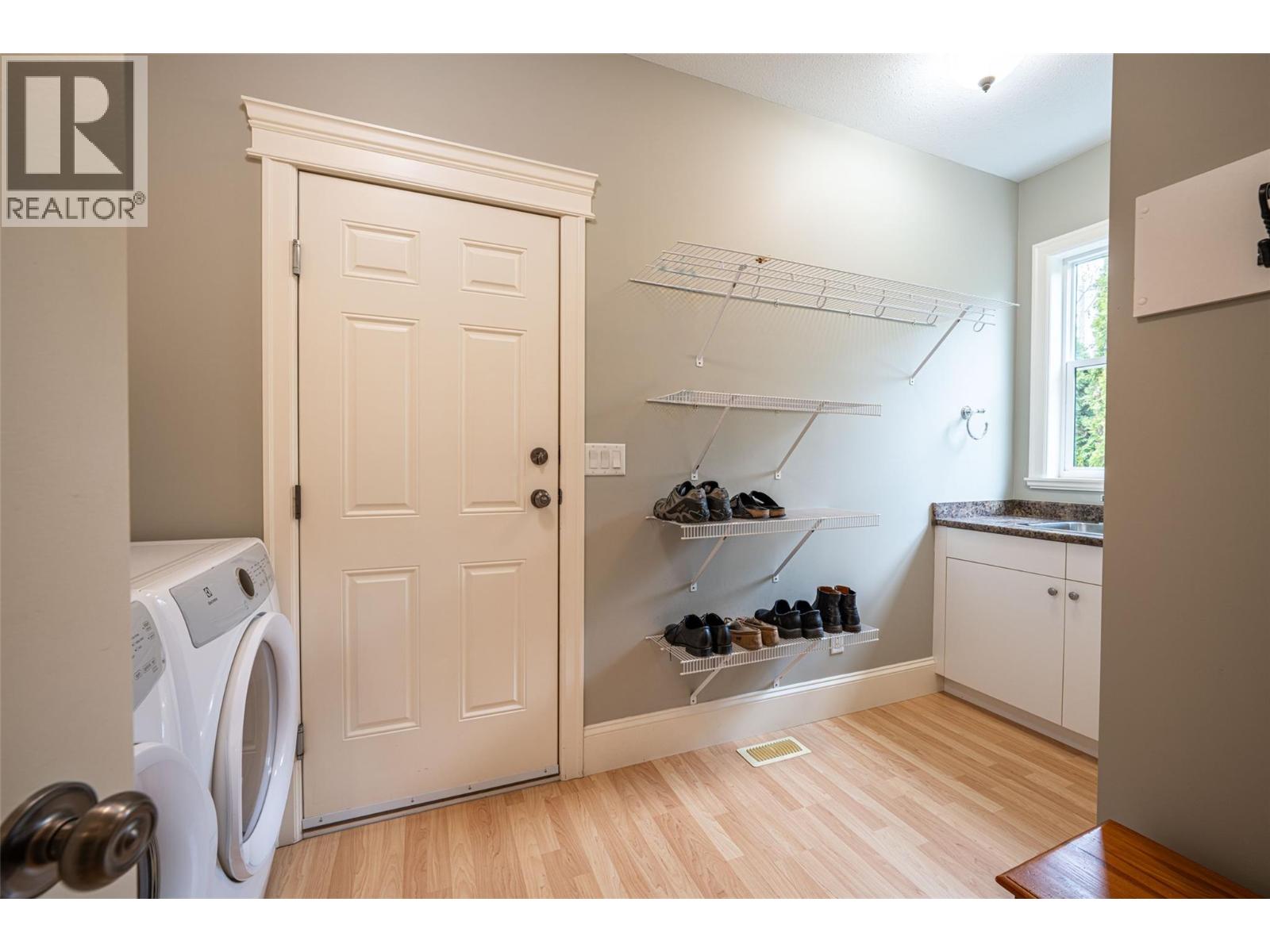 2540 Colony Street, Armstrong