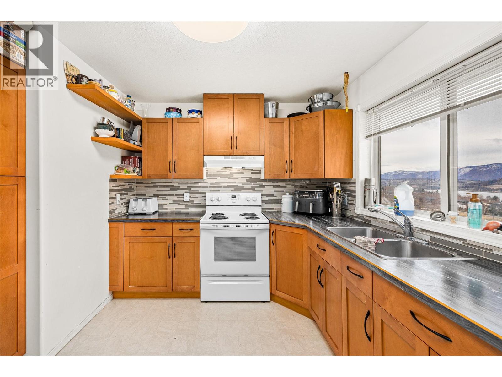 14286 Harmen Road, Lake Country