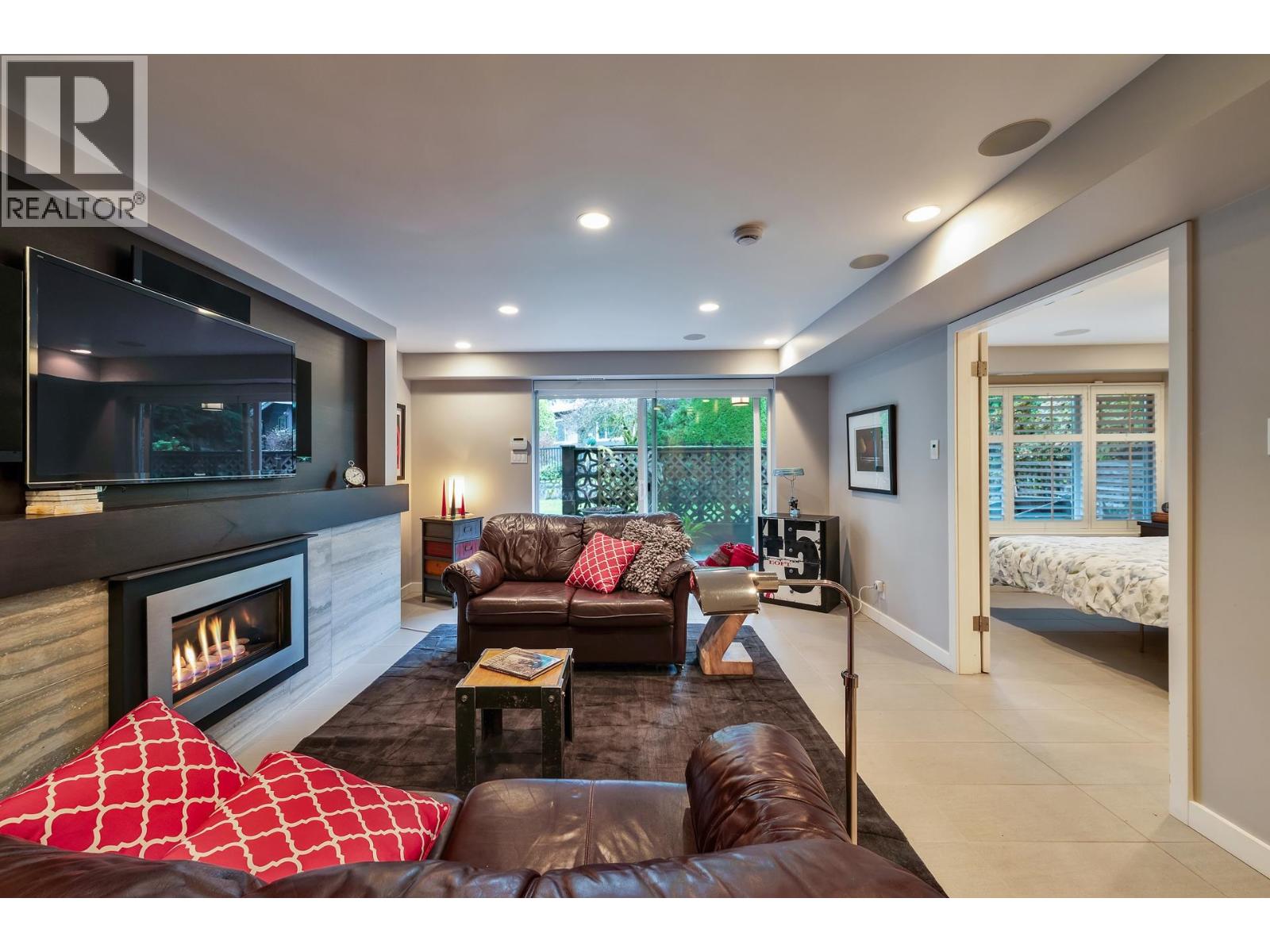 3669 EDGEMONT BOULEVARD, North Vancouver