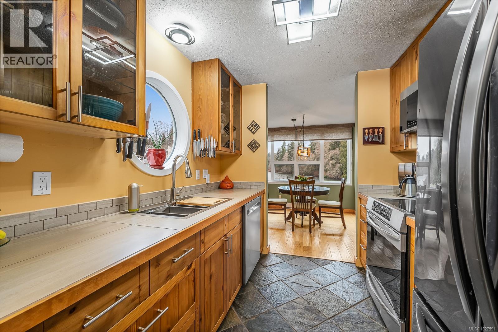 217 205 1st St, Courtenay