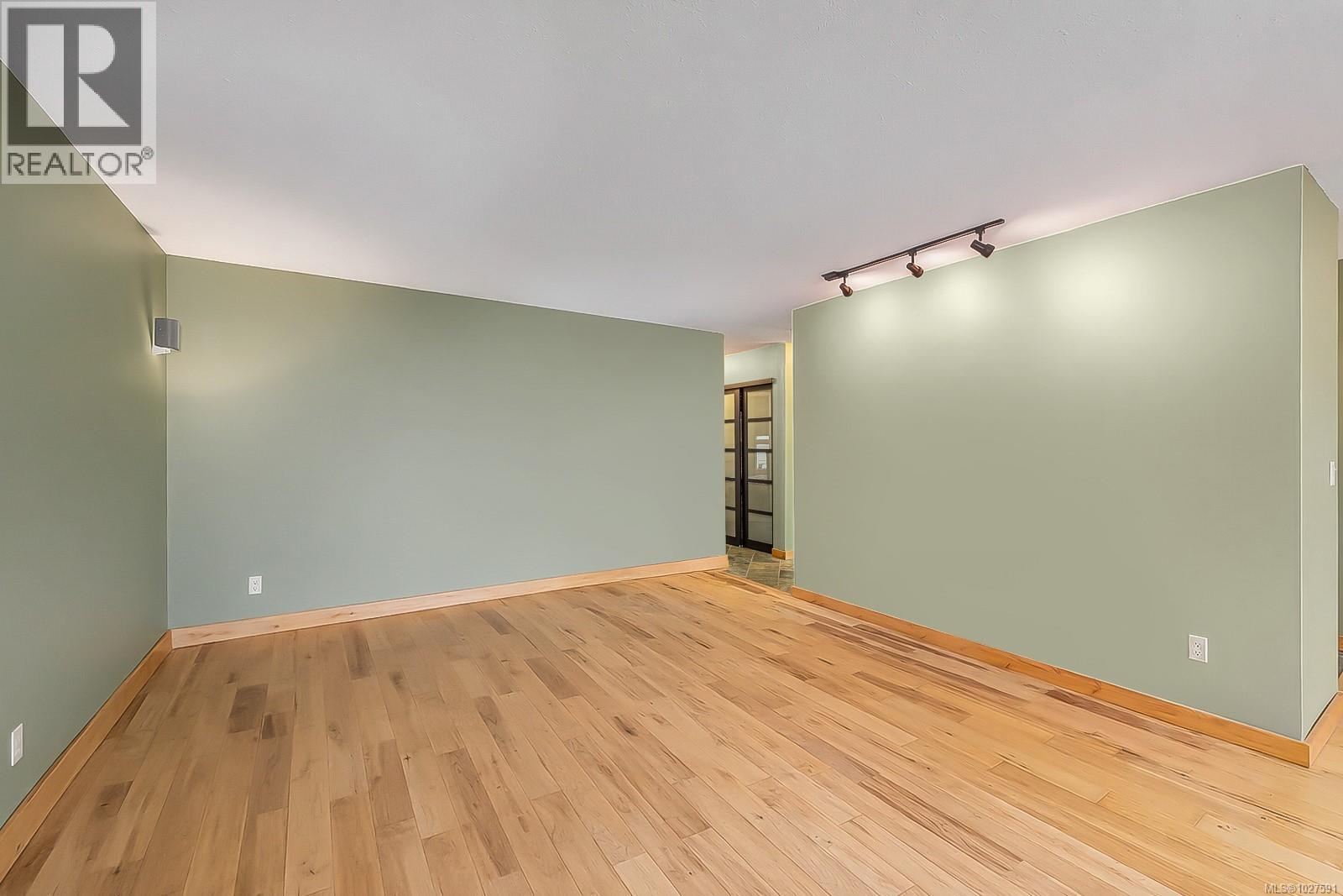 217 205 1st St, Courtenay