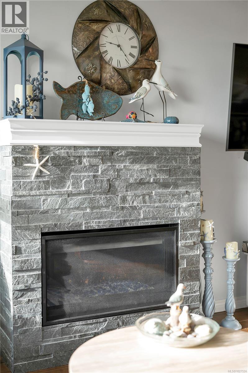 #105 350 ISLAND HWY S - 12