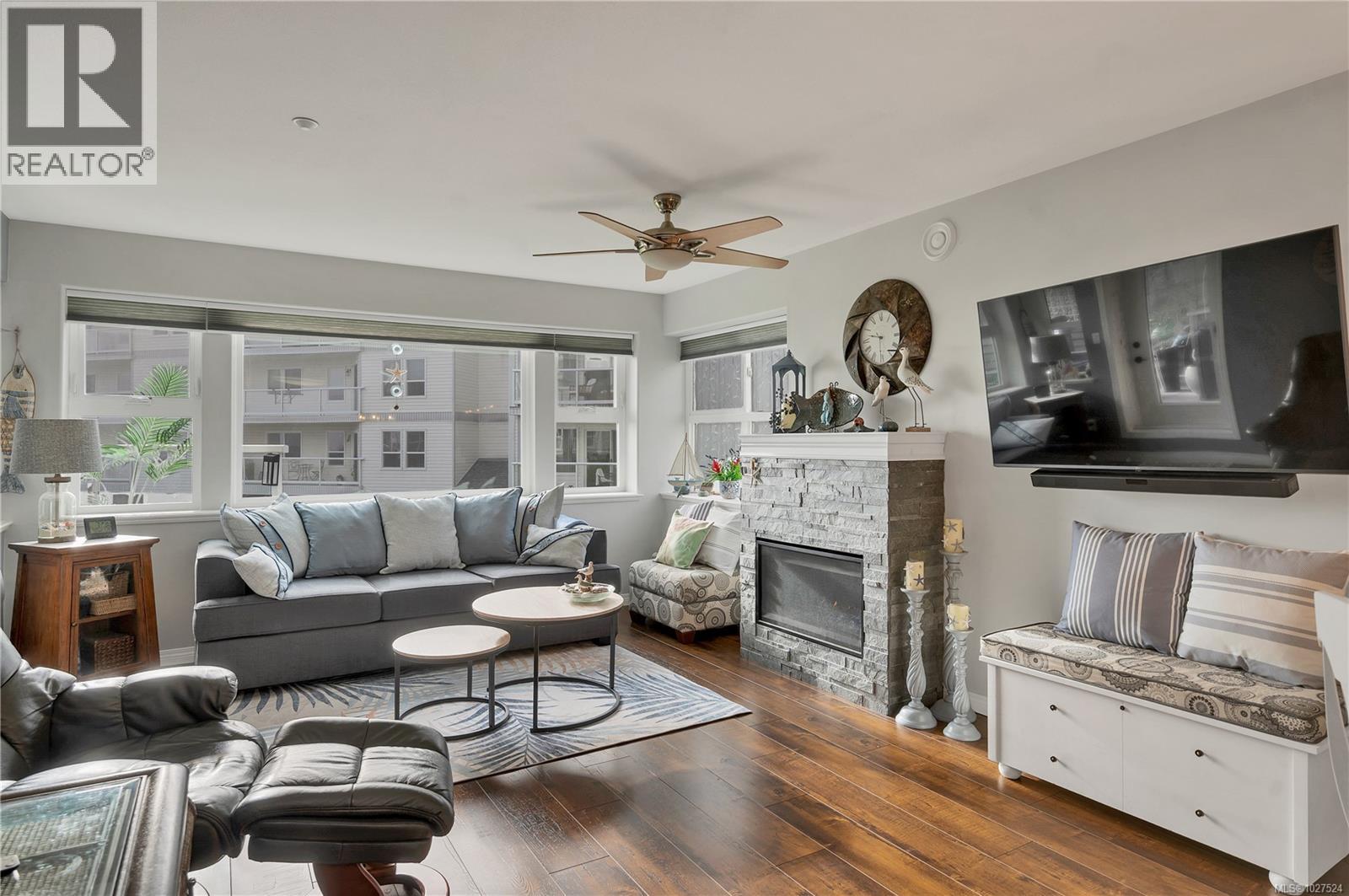 #105 350 ISLAND HWY S - Image 2