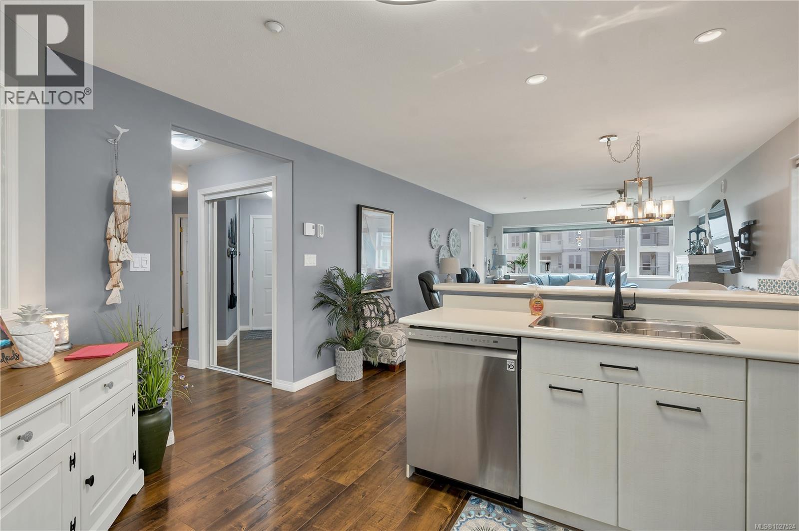 #105 350 ISLAND HWY S - Image 3