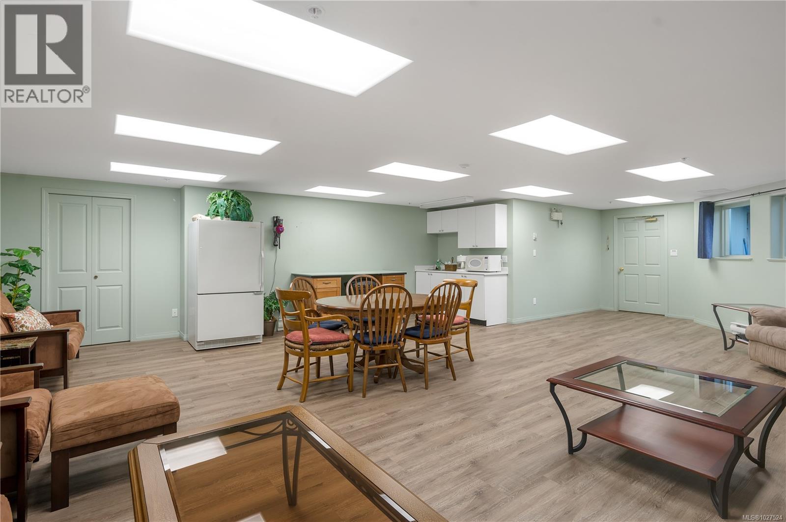 #105 350 ISLAND HWY S - 36