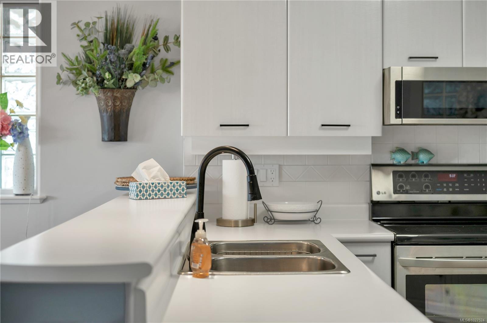 #105 350 ISLAND HWY S - 6