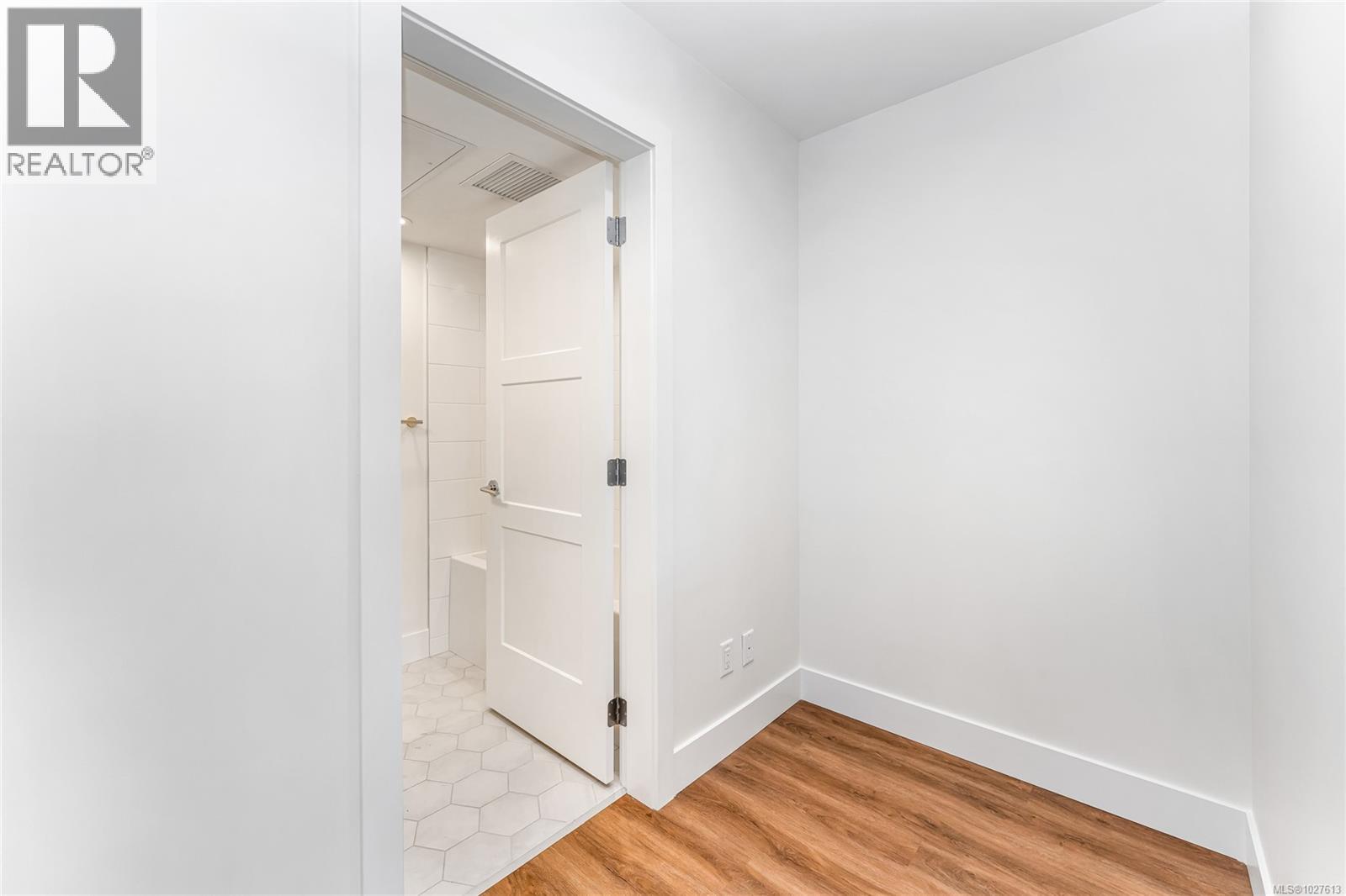 102 C 1224 Richardson Street, Victoria