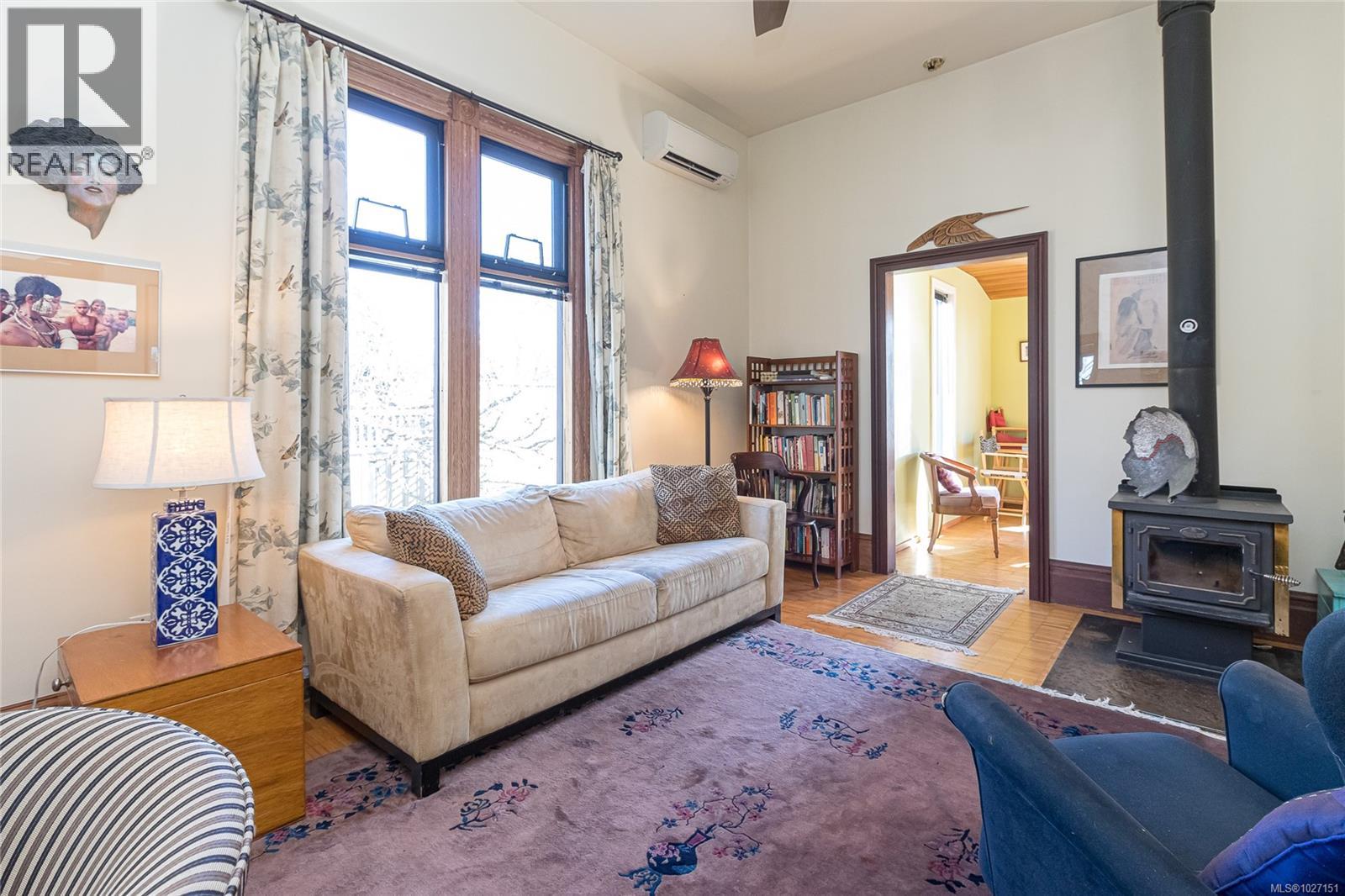 1219 Pembroke St N, Victoria