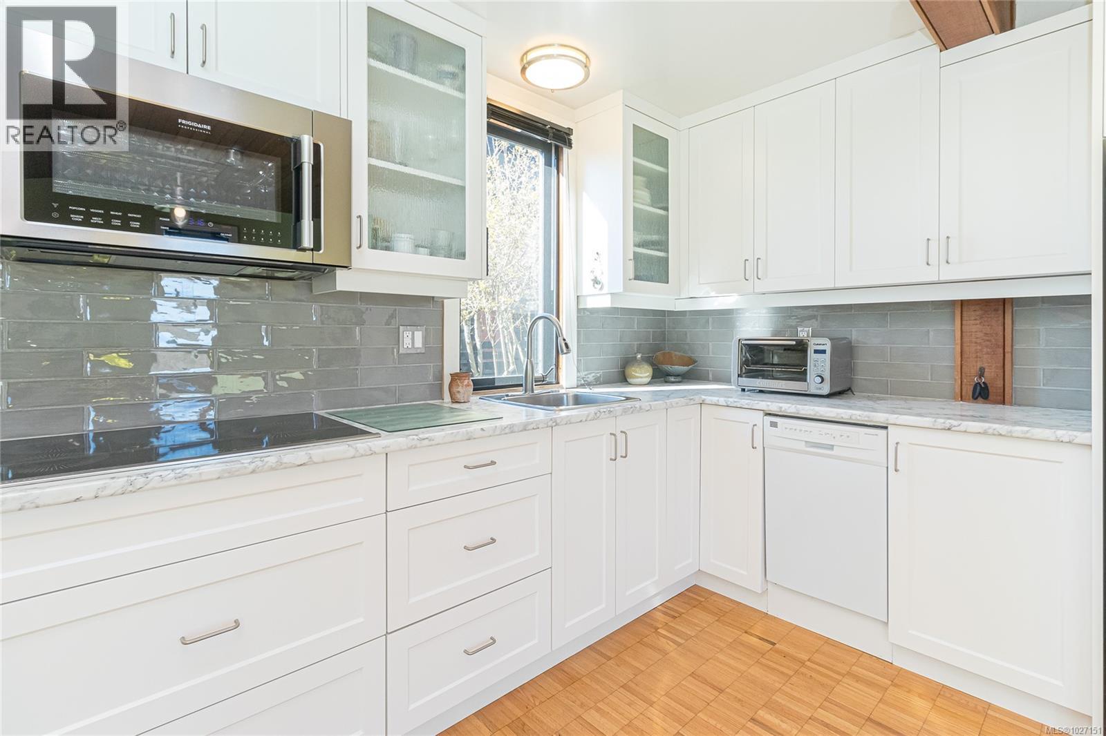 1219 Pembroke St N, Victoria