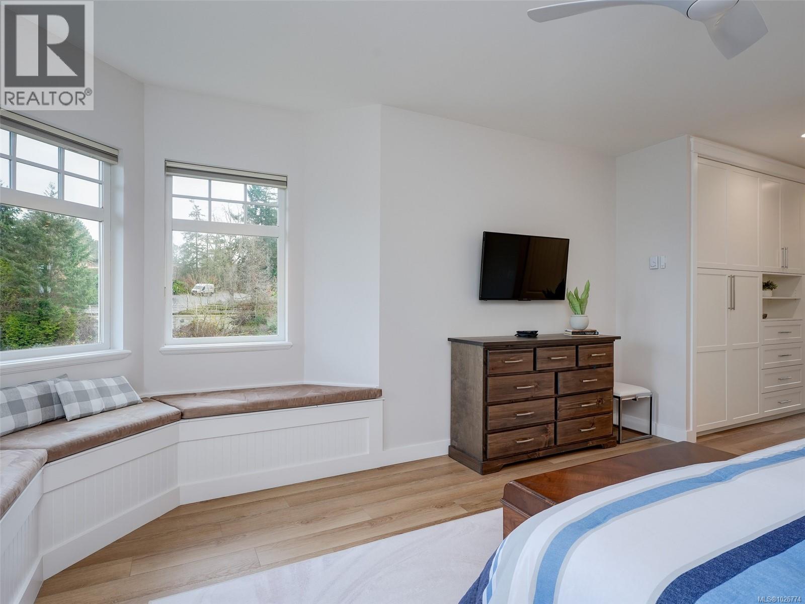  571 Caselton Place, Saanich