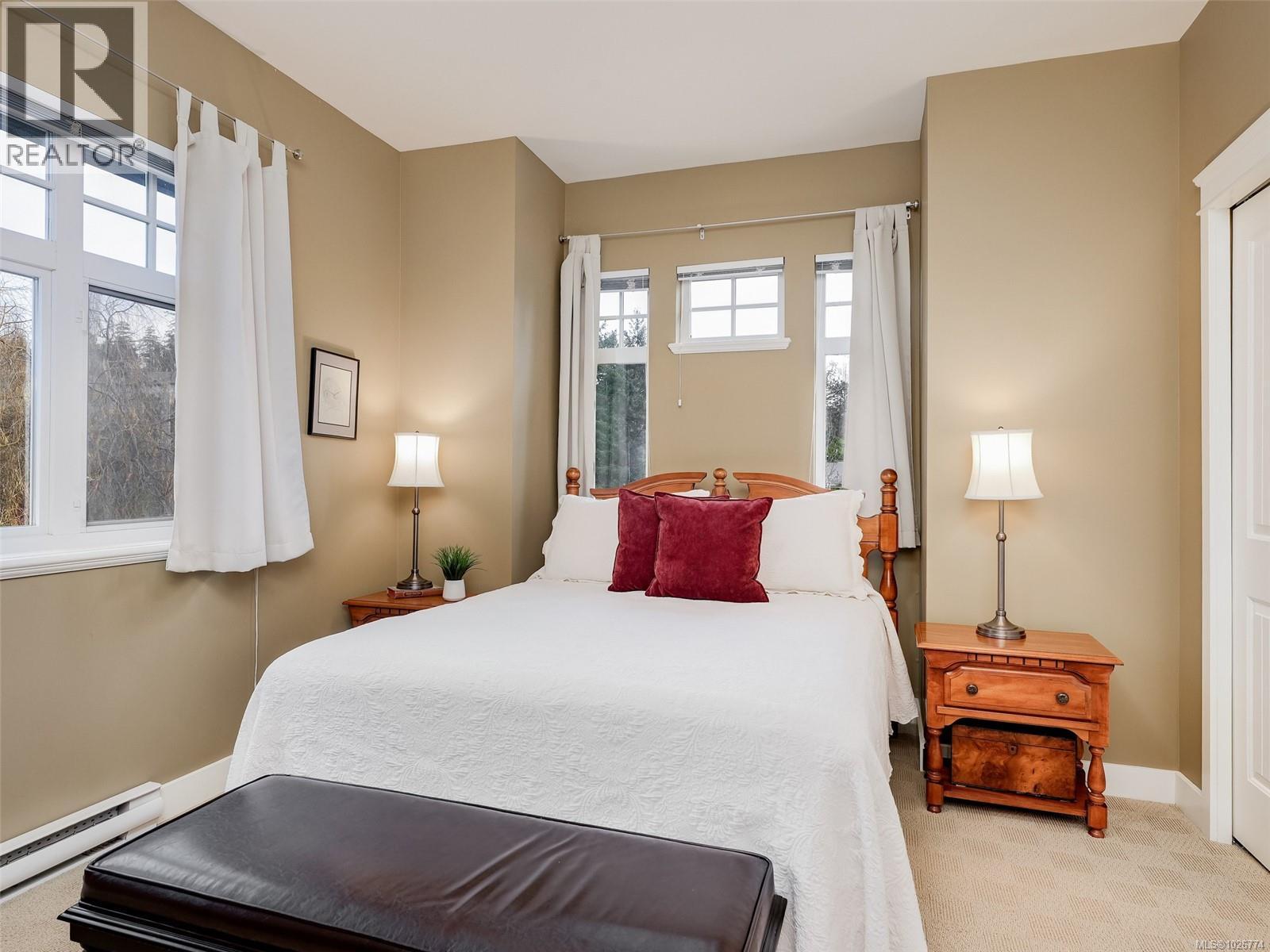  571 Caselton Place, Saanich