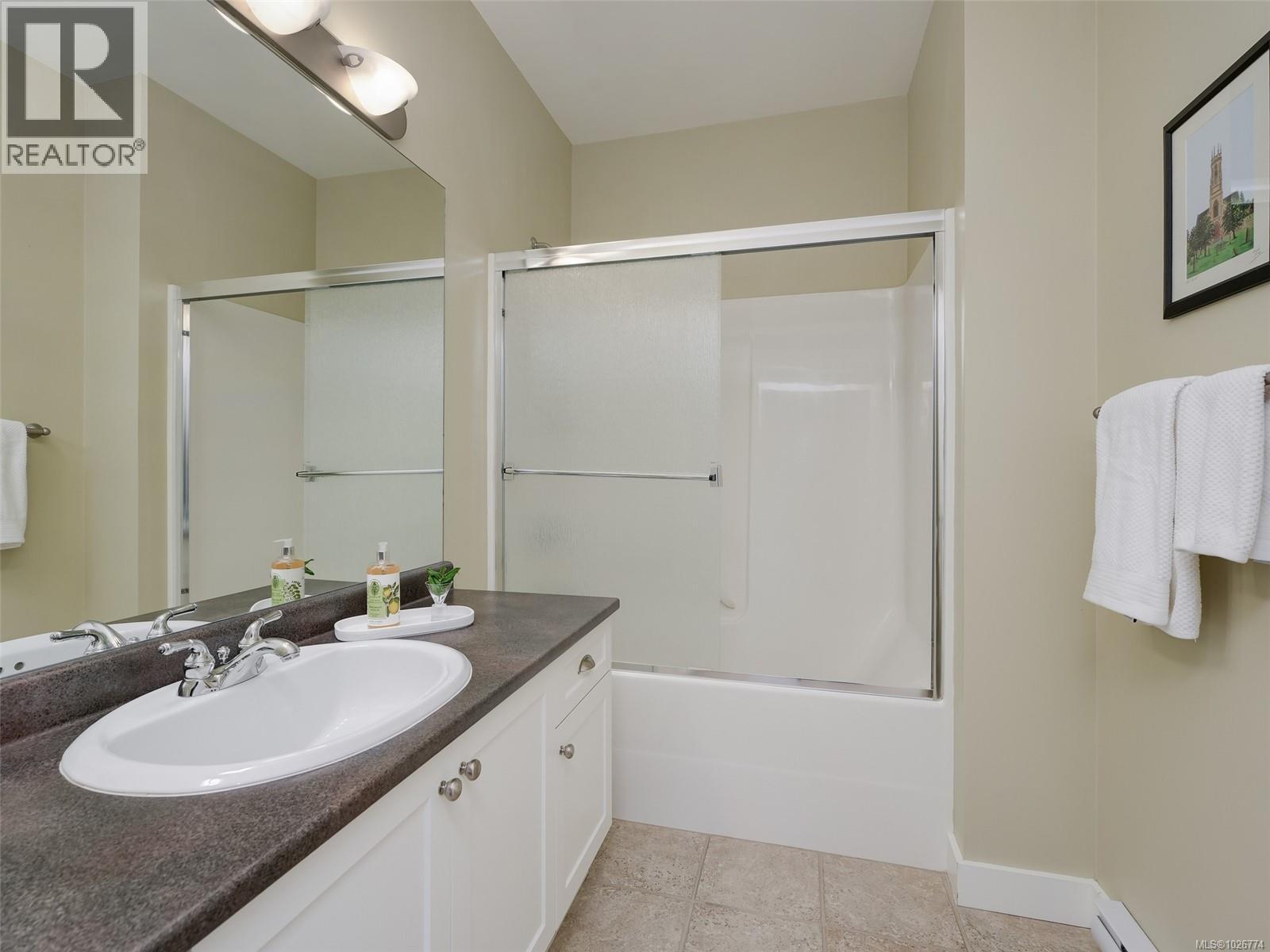  571 Caselton Place, Saanich