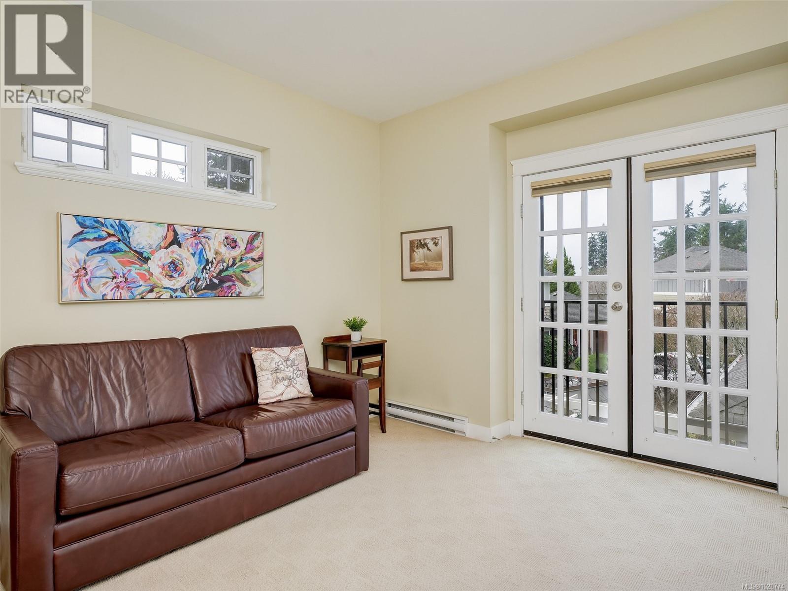  571 Caselton Place, Saanich