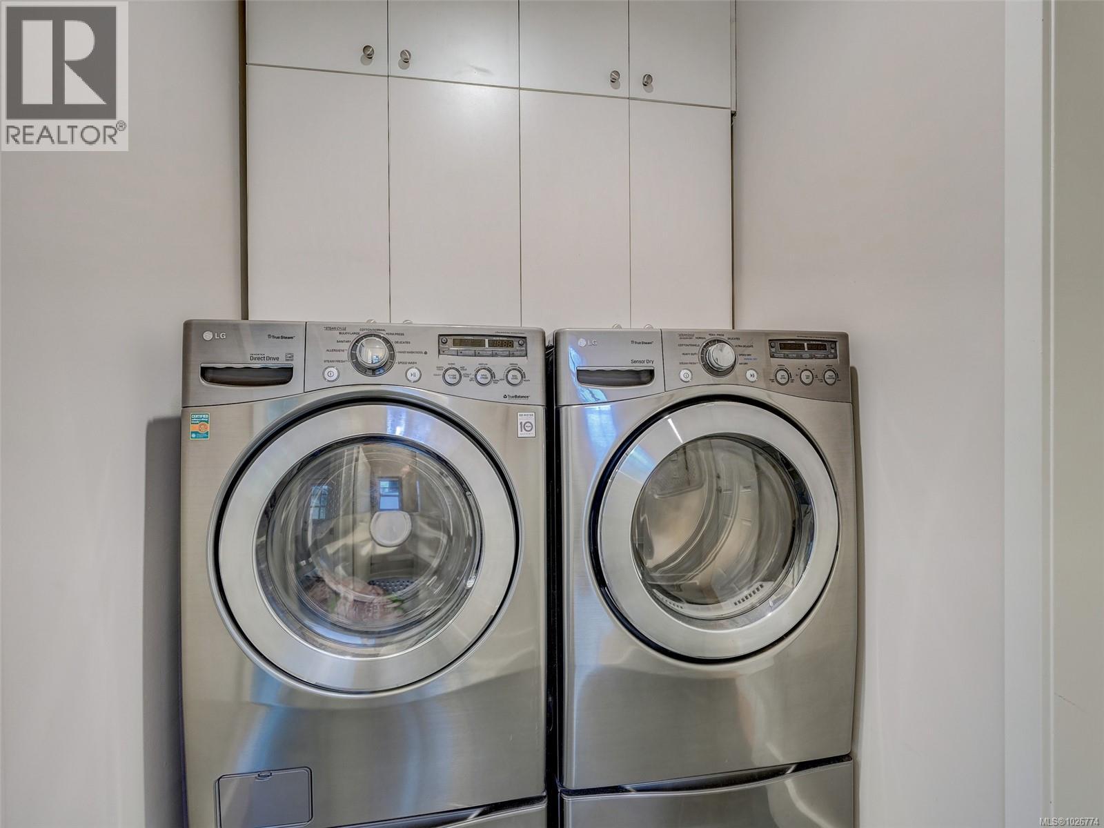  571 Caselton Place, Saanich