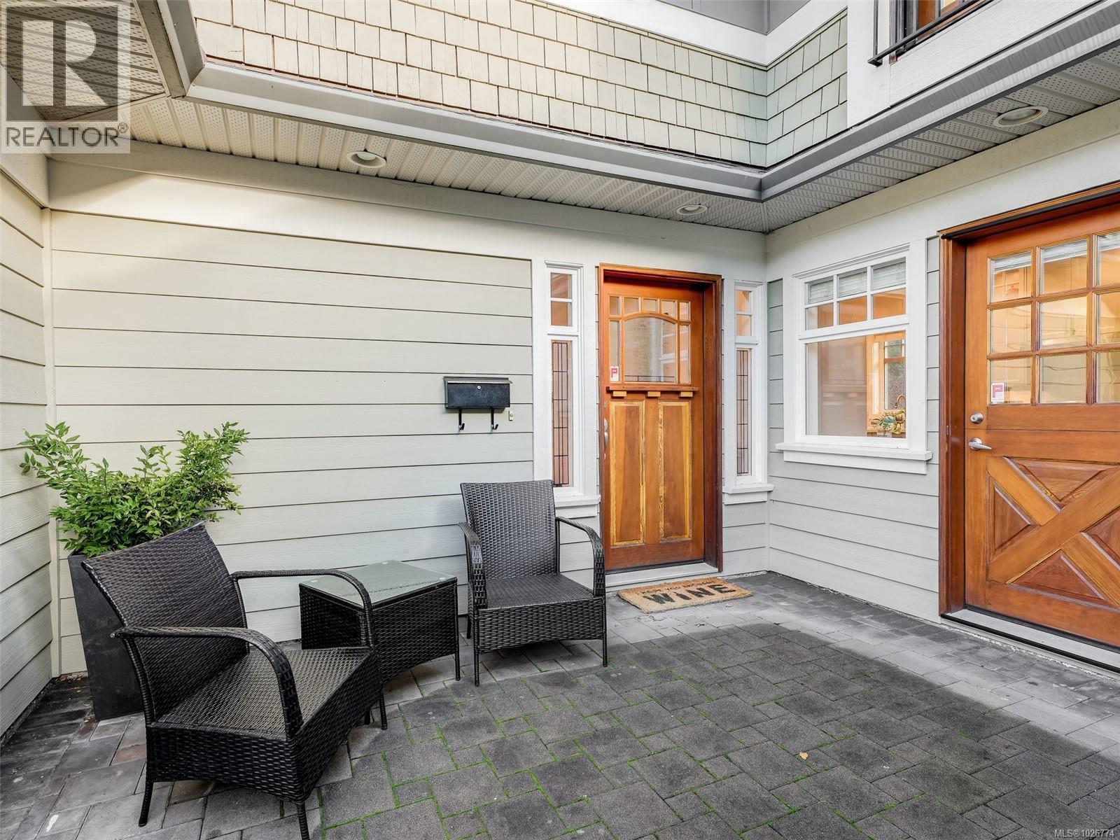  571 Caselton Place, Saanich