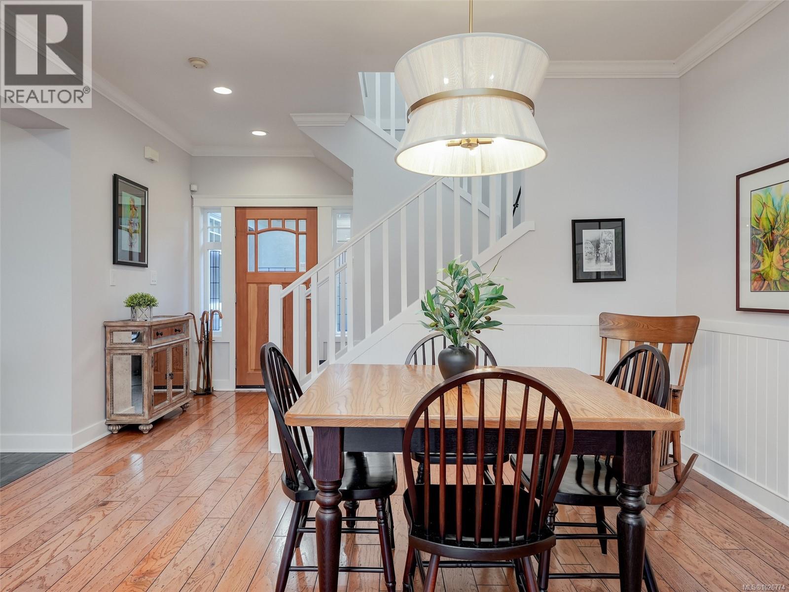  571 Caselton Place, Saanich