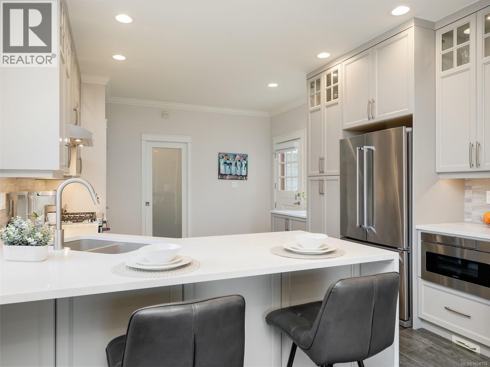  571 Caselton Place, Saanich