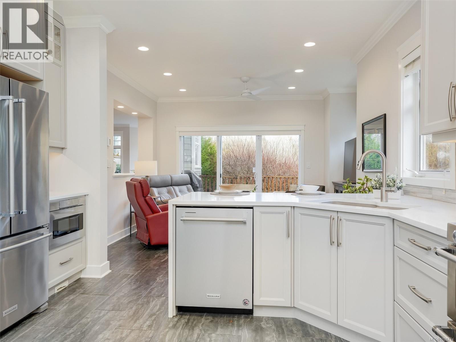  571 Caselton Place, Saanich