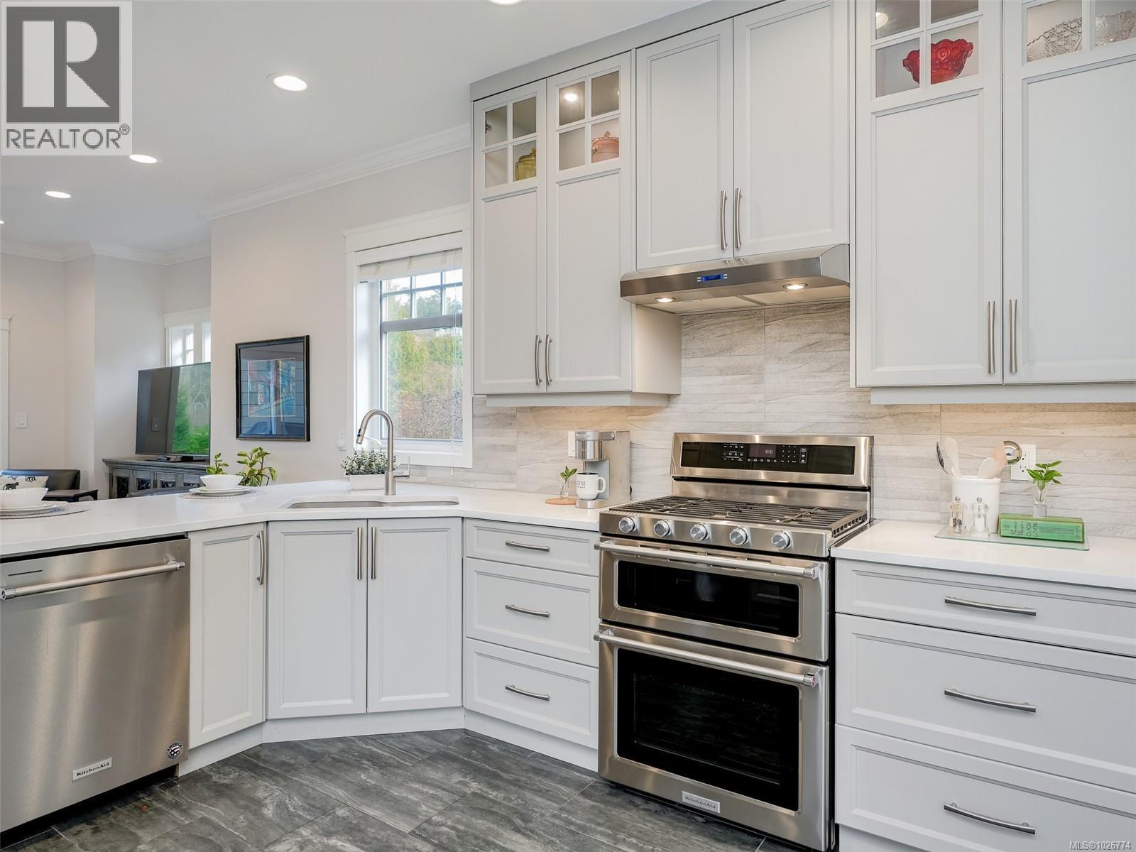  571 Caselton Place, Saanich