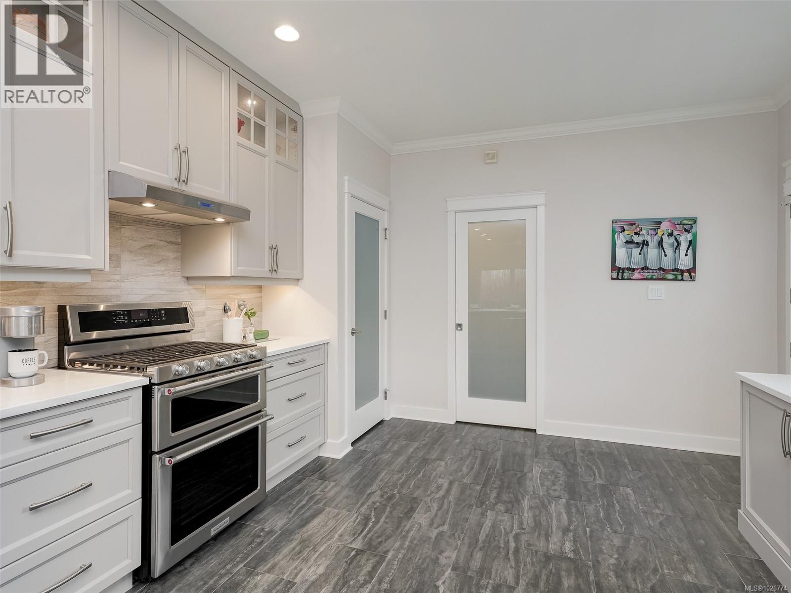  571 Caselton Place, Saanich