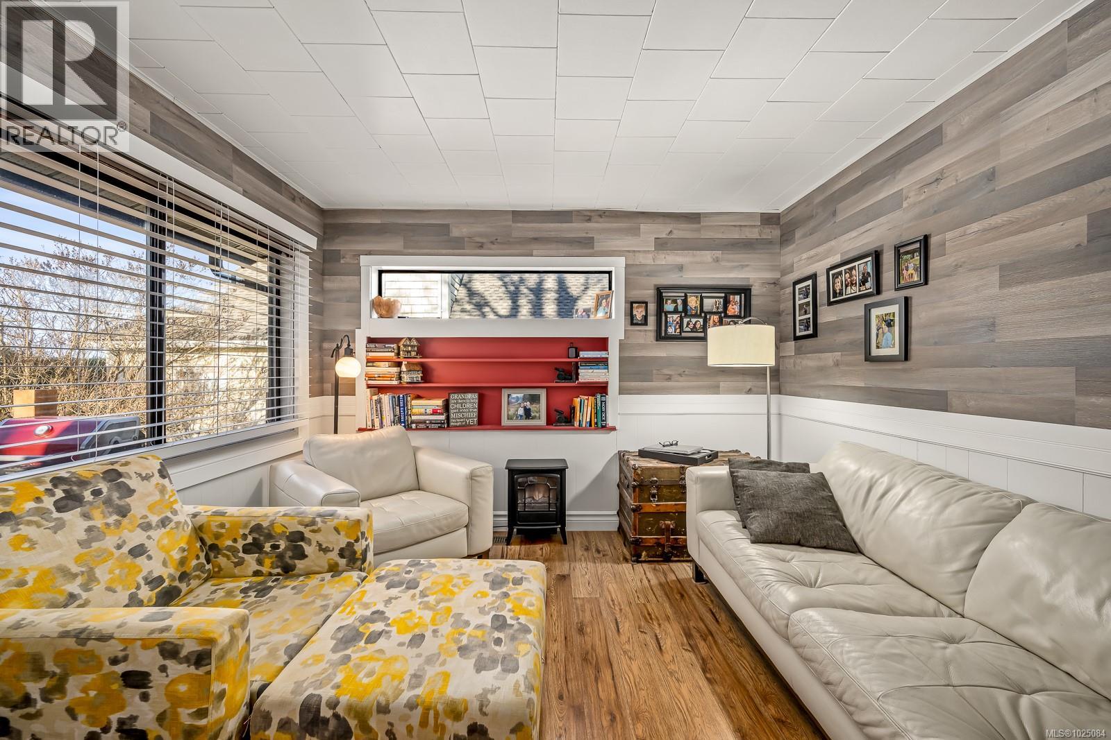 951 Dogwood St - 36