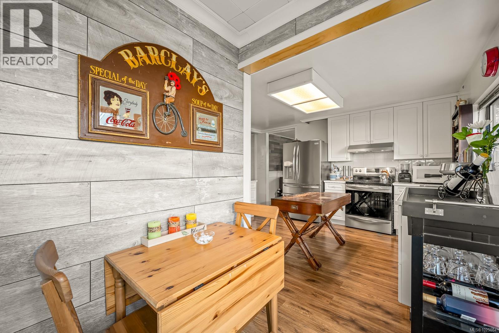 951 Dogwood St - 27