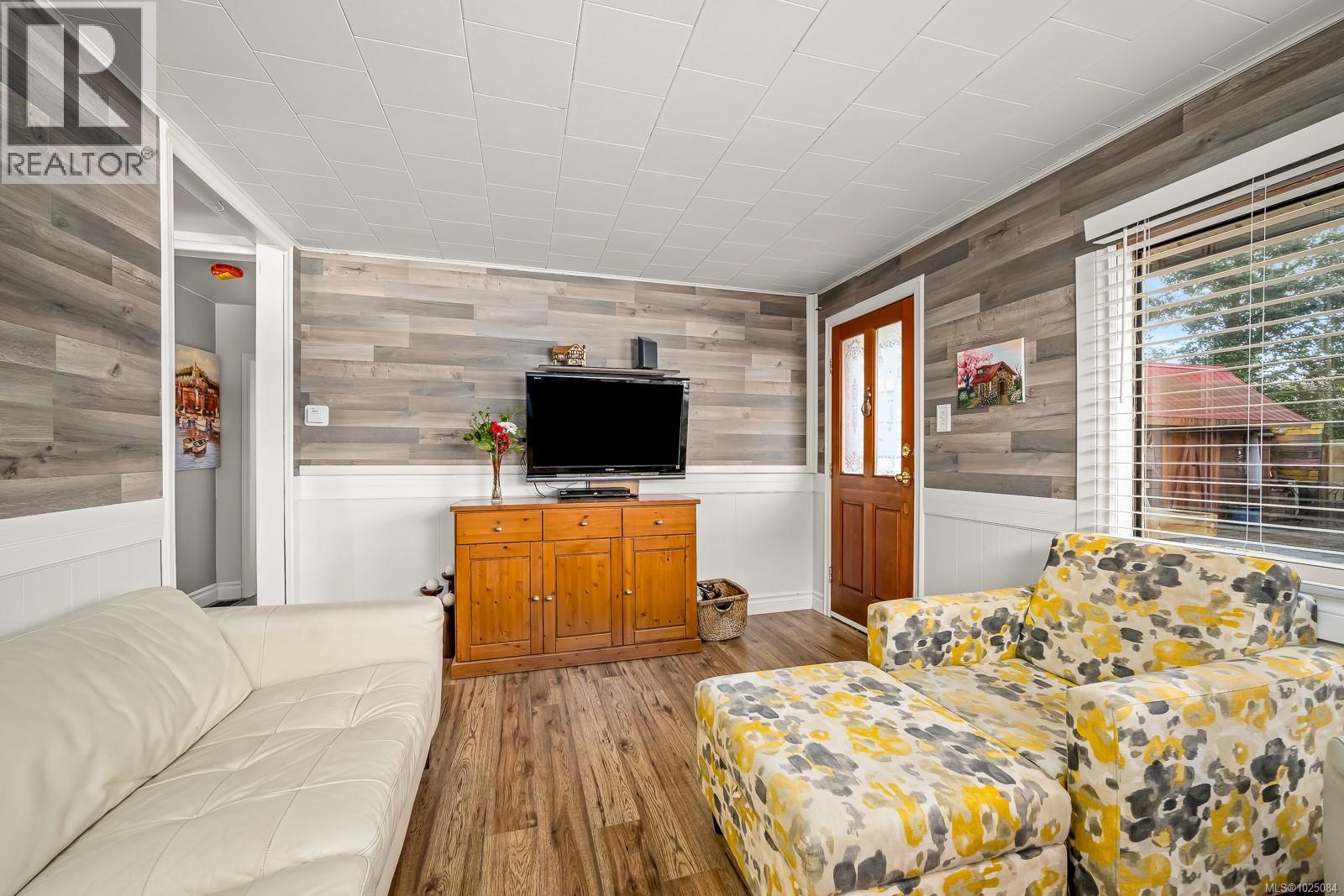 951 Dogwood St - 37