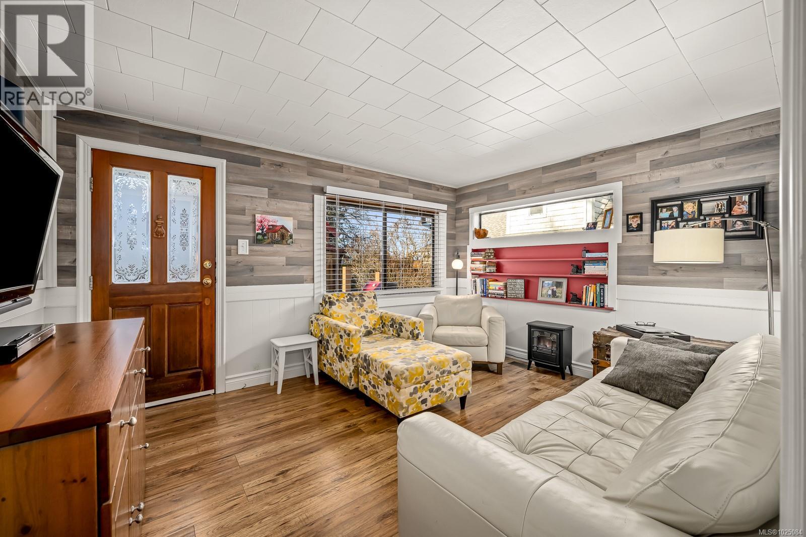 951 Dogwood St - 10