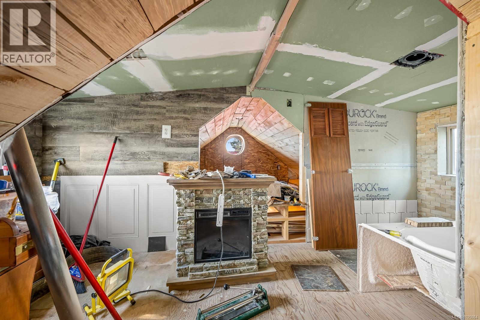 951 Dogwood St - 48