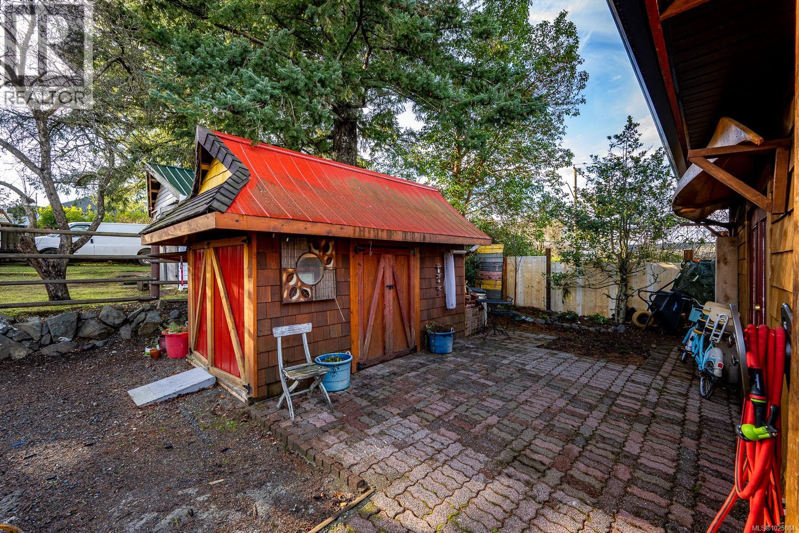 951 Dogwood St - 41